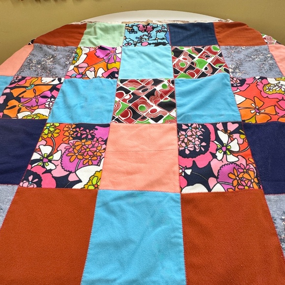 Vintage 70s handmade quilt/patchwork, reversible heavy quilt, twin size bed - Picture 2 of 6